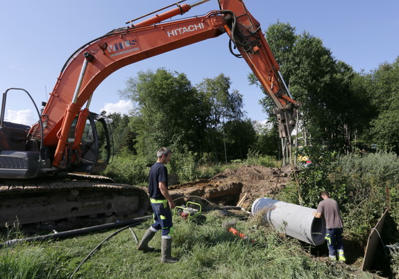 Renoveringen af rørbroen på Havtjørnevej i august sidste år kostede grundejerforeningen 40.000 kroner. Foto: Peter Jessen